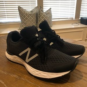 Mens New Balance tennis shoe